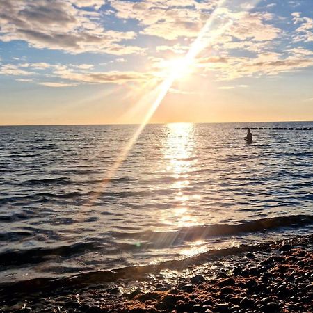 App 7O Kleinertag Am Meer Dranske Bagian luar foto