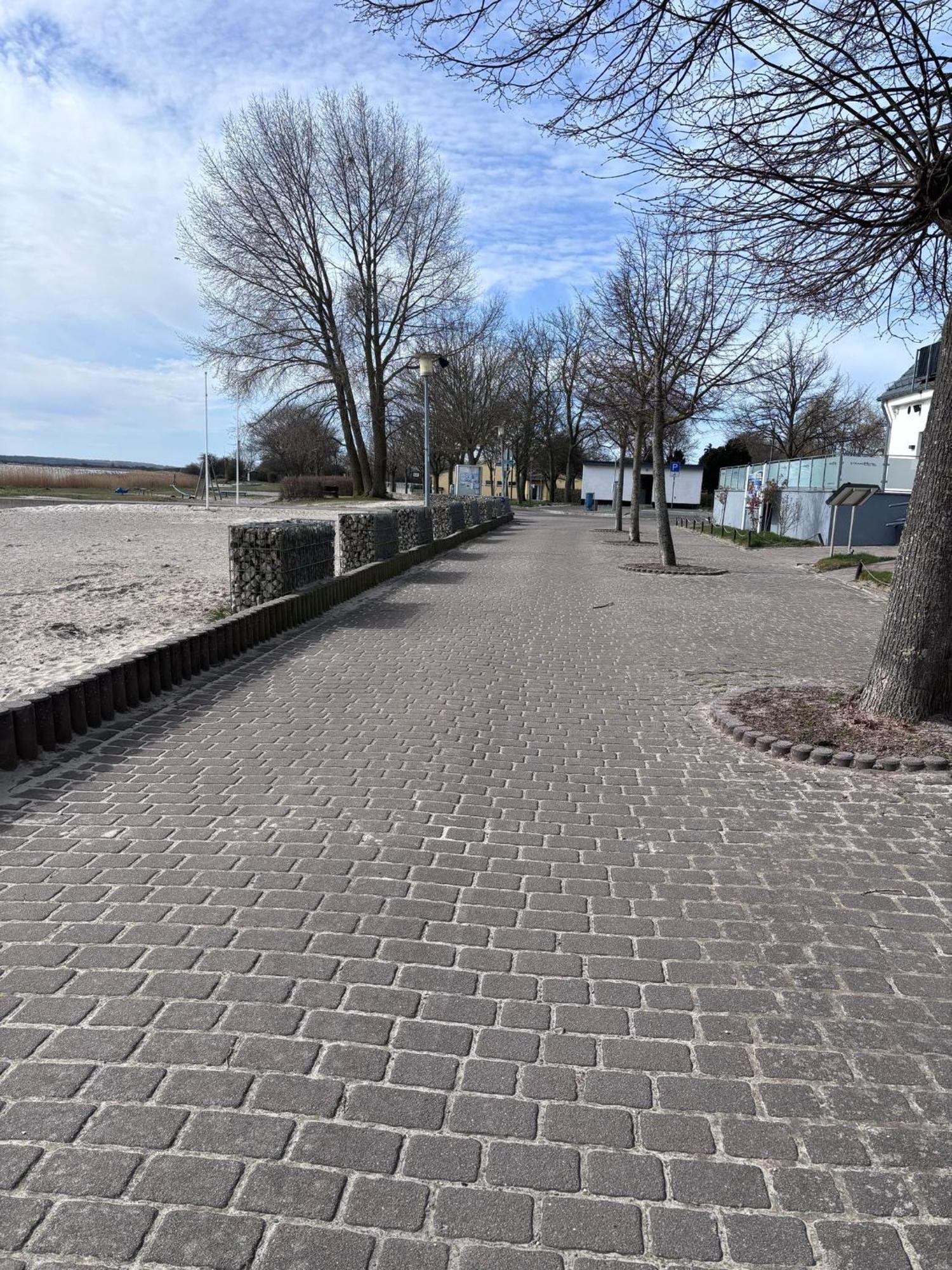 App 7O Kleinertag Am Meer Dranske Bagian luar foto