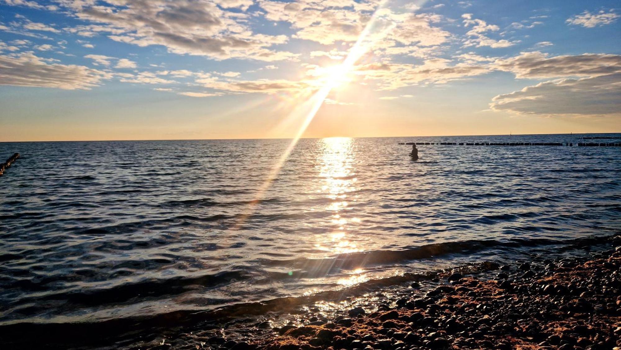 App 7O Kleinertag Am Meer Dranske Bagian luar foto